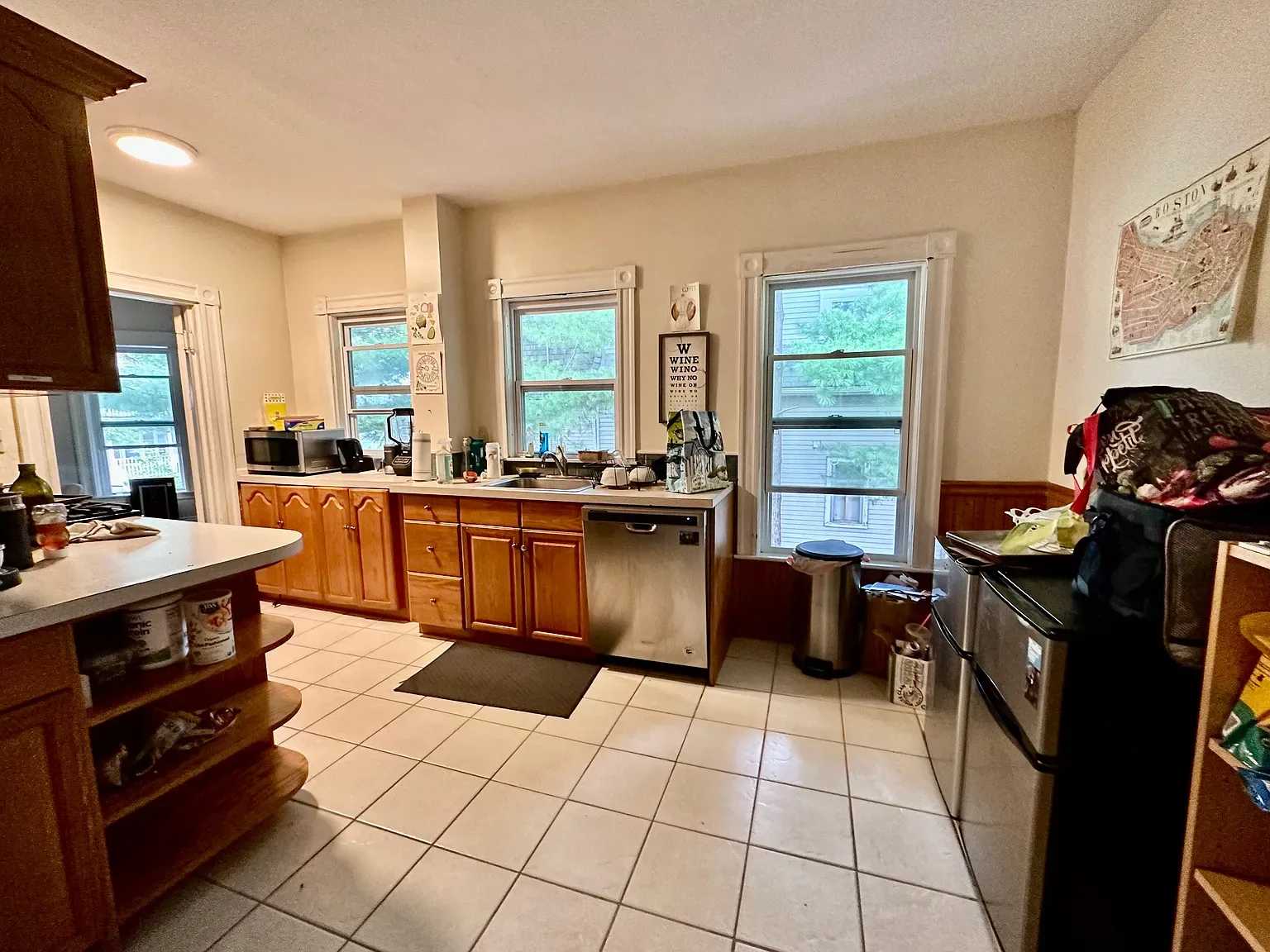 Fall 2025 sublet near Tufts — photo 2