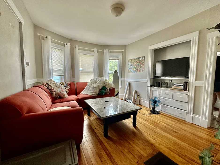 Summer 2025 sublet near Tufts — photo 1