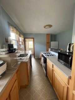 Summer 2025 sublet near Tufts — photo 2