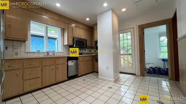 Summer 2025 sublet near Tufts — photo 2