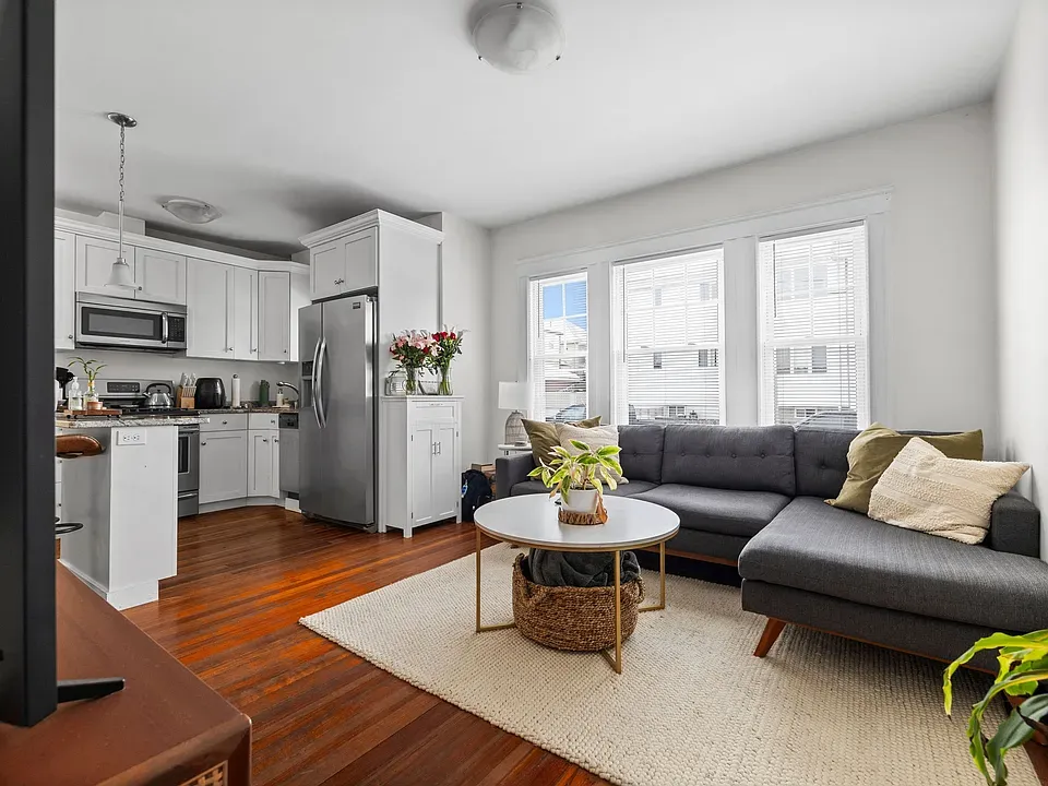 Spring 2026 sublet near Tufts — photo 2