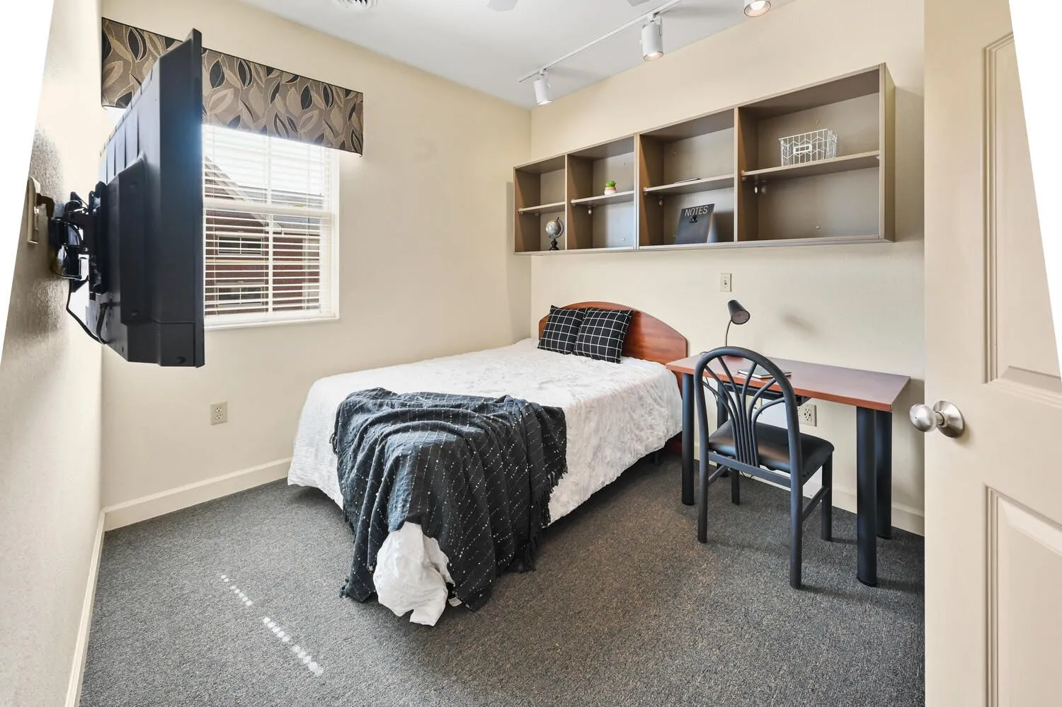 Spring 2026 sublet near UIUC — photo 4