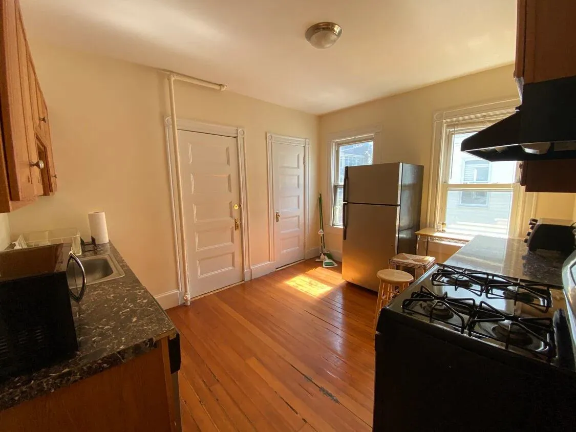 Summer 2026 sublet near Tufts — photo 1