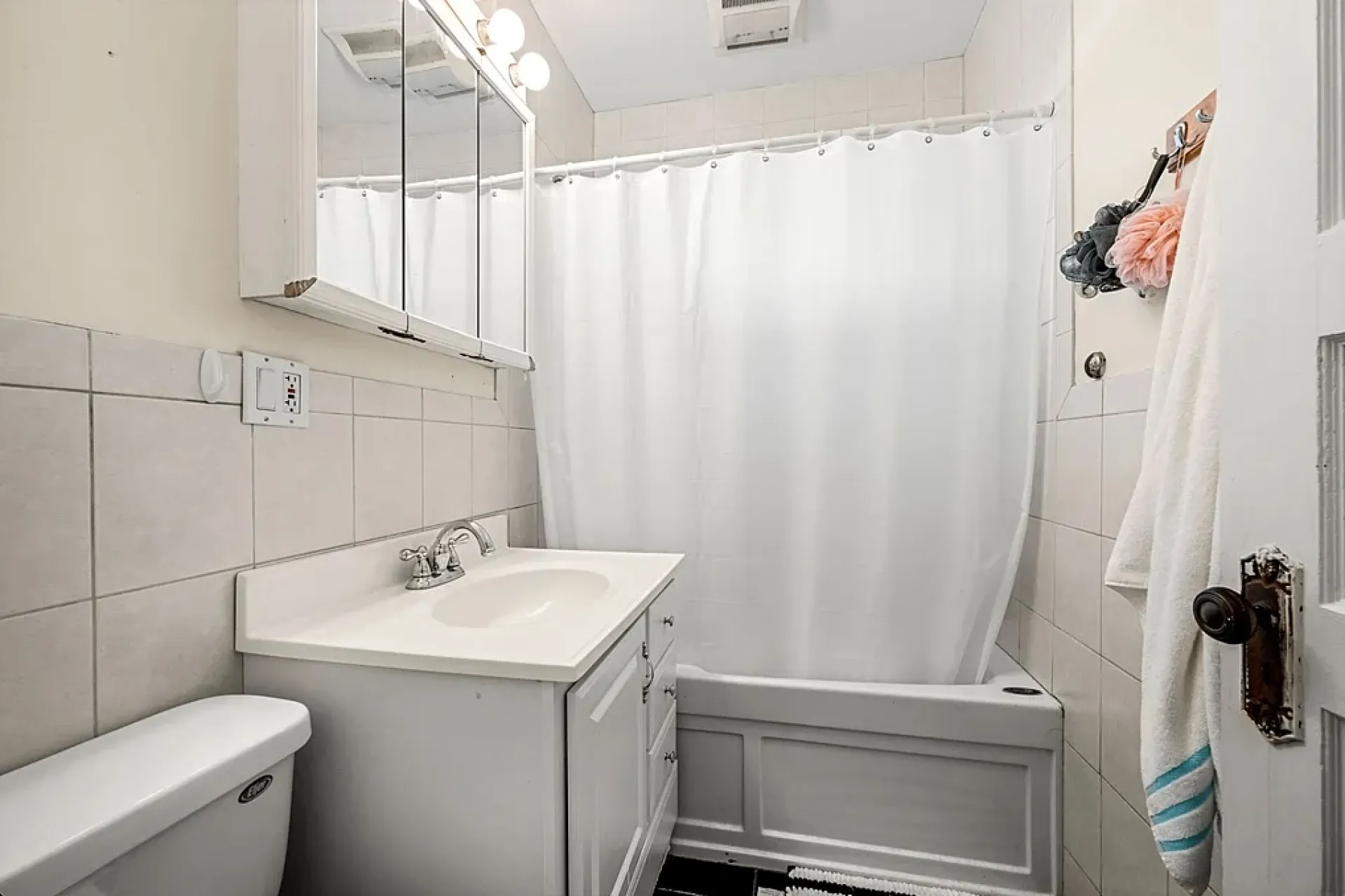 Summer 2026 sublet near Tufts — photo 3