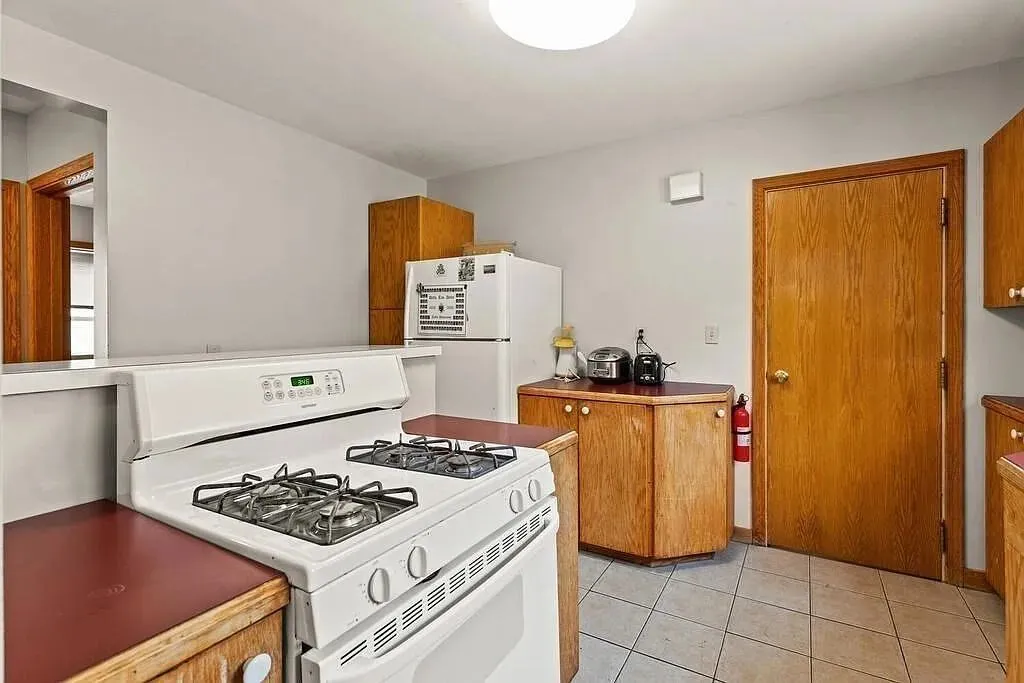 Summer 2026 sublet near Tufts — photo 3