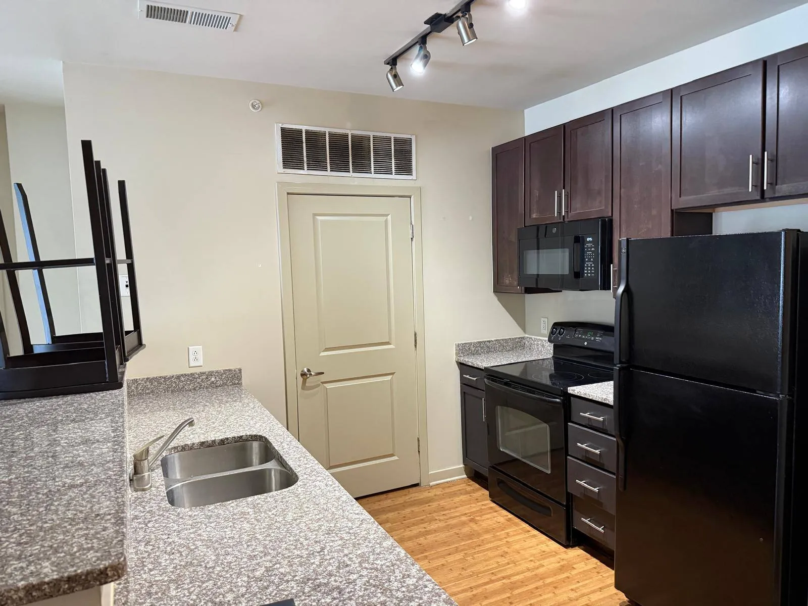 Summer 2026 sublet near UMD — photo 4