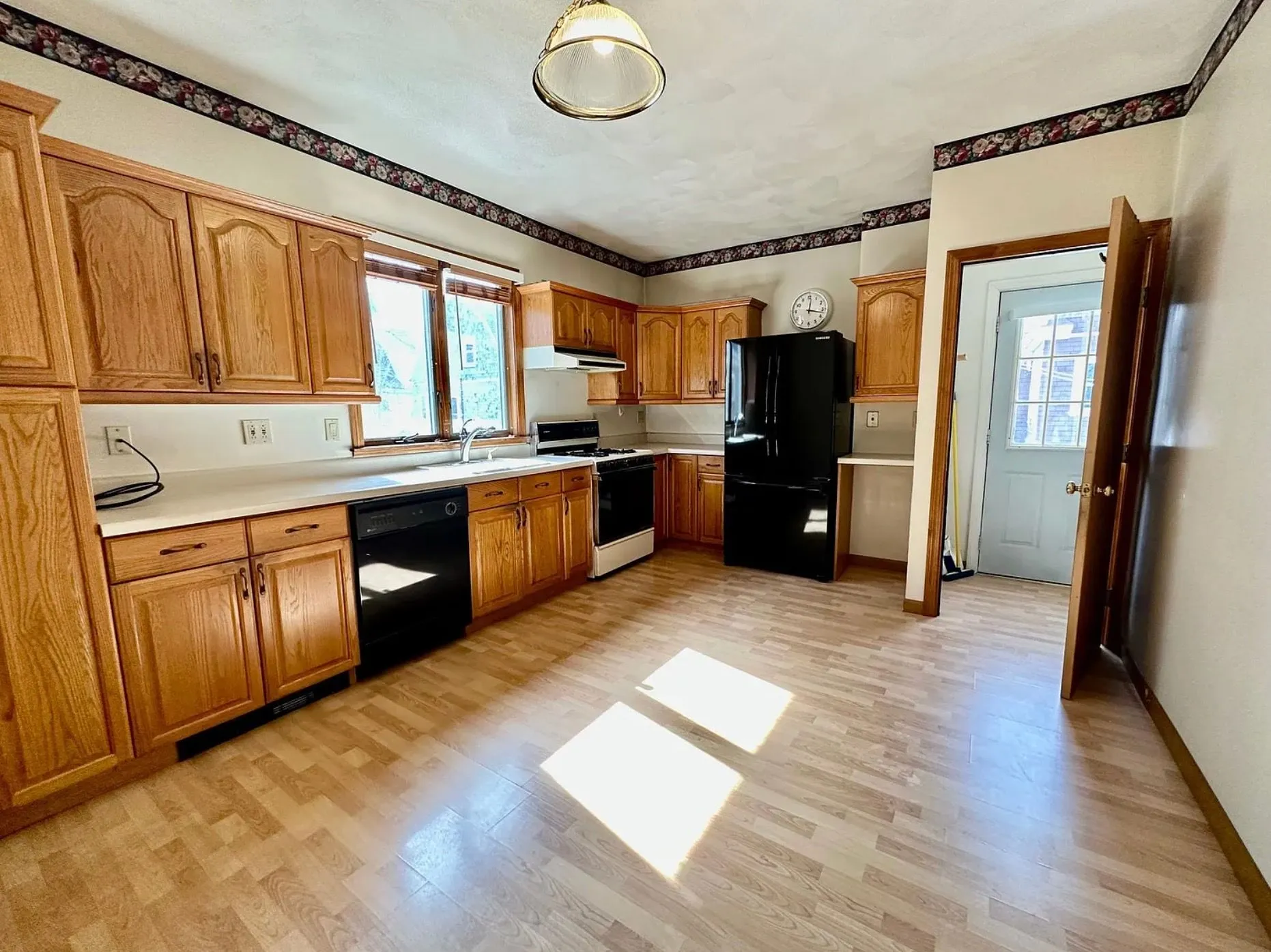 Summer 2026 sublet near Tufts — photo 4