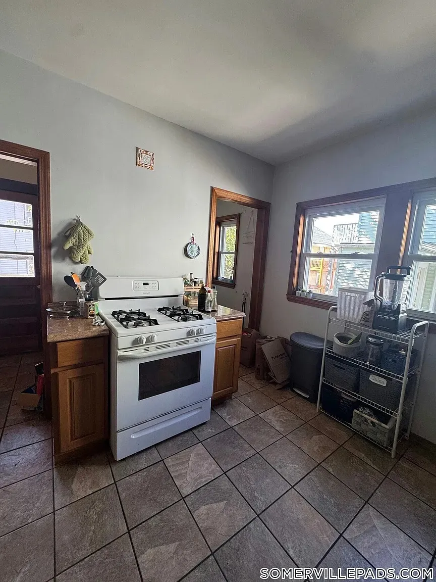 Spring 2027 sublet near Tufts — photo 3